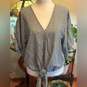 Ariella Black and White 3/4 Sleeve Tie Front Blouse Medium Made in the USA